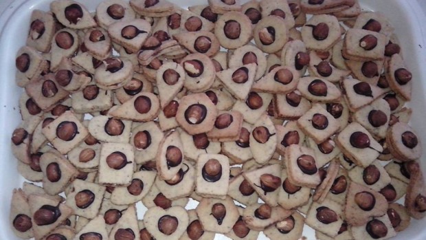 Plněné aromatické sušenky s lískovými ořechy
